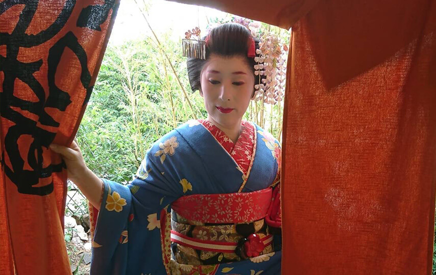 着物の女性